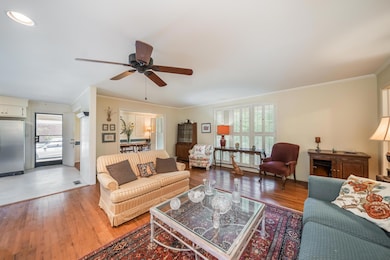 2207HickoryRd-4