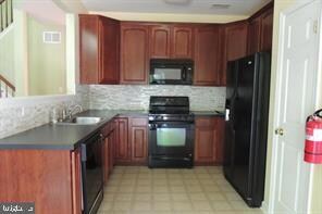 131 Chancellor Dr, Woodbury, NJ 08096 - photo 2