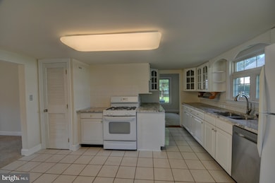 489 Zea St, Strasburg, VA 22657 - photo 6