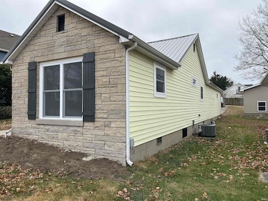 455 W Main St, Bloomfield, IN 47424 - photo 2