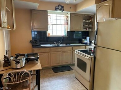 Eat-in kitchen