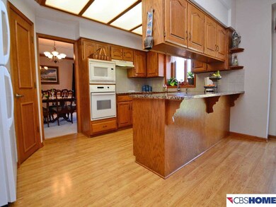 GRANITE COUNTERS, WALK-IN PANTRY