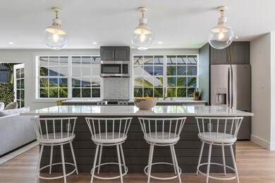 sit-at bar in kitchen