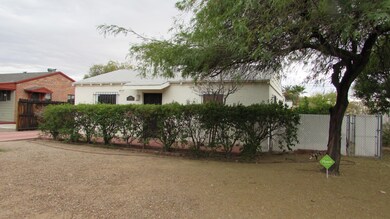 01. House Front 001