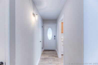 126 W Kent St, Broken Arrow, OK 74012 - photo 2