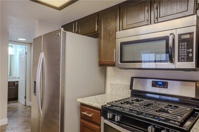 9540 Sunken Reef Cir, Las Vegas, NV 89117 - photo 6