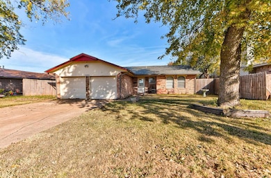 1025 Larkspur Rd, Moore, OK 73160 - photo 2