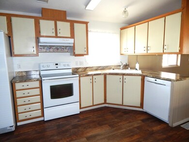 Kitchen (2)