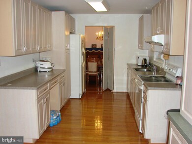 4406 Braeburn Dr, Fairfax, VA 22032 - photo 2