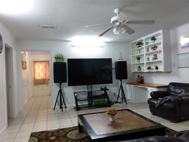 11715 Kirkhollow Dr, Houston, TX 77089 - photo 4