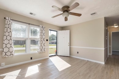 6217 Hackberry Way, Louisville, KY 40229 - photo 3