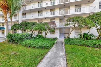 3630 Whitehall Dr unit 1050, West Palm Beach, FL 33401 - photo 2