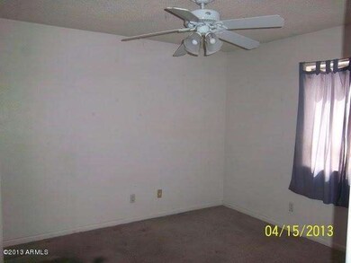 1043049_Bedroom2