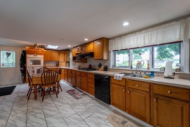17 Kansas St, Worcester, MA 01610 - photo 4
