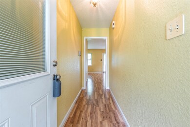 305 Sycamore St, Alvin, TX 77511 - photo 4