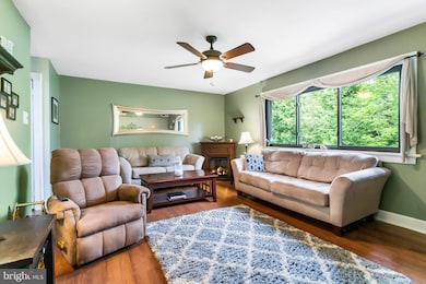 249 Bishop Dr, Aston, PA 19014 - photo 4