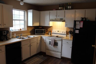 03 Hard Rd Kitchen