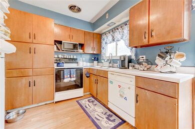 4053 Vine Ave SE, Cedar Rapids, IA 52403 - photo 6