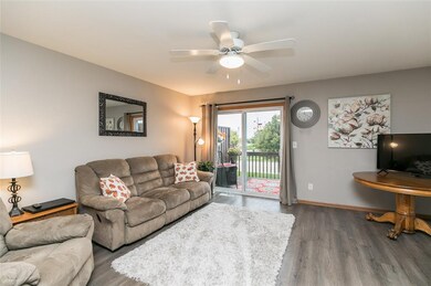 3040 Samuel Ct SW unit B, Cedar Rapids, IA 52404 - photo 5