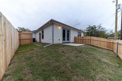 802 N Throckmorton St unit 802, Sherman, TX 75090 - photo 2