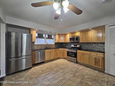 129 Forest St, Staten Island, NY 10314 - photo 7