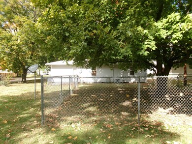 822 Harrison St, Covington, IN 47932 - photo 3