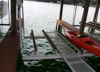 2 jet ski lifts