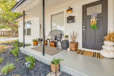 733 E Cedar St, Seguin, TX 78155 - photo 4