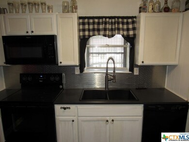 2401 Meadow Ln, Copperas Cove, TX 76522 - photo 6