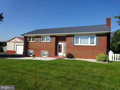 10204 Orenda Dr, Greencastle, PA 17225 - photo 2