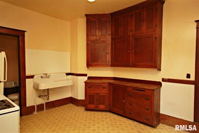 1538 W 3rd St unit 2, Davenport, IA 52802 - photo 7