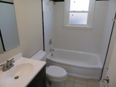 307 Hiawatha Dr, Lake In the Hills, IL 60156 - photo 3