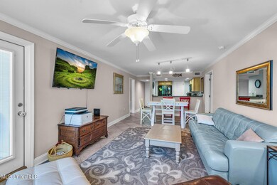 4-web-or-mls-2046 E Beach Blvd apt 4