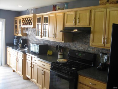 1245 Lindenwood Ln, Easton, PA 18040 - photo 3