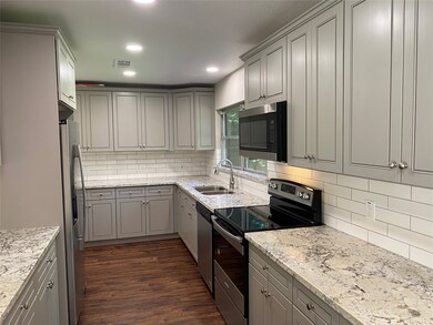 1720 S Park Dr, Alvin, TX 77511 - photo 2