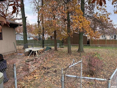 18 Jamestown Cir, Riverton, IL 62561 - photo 2