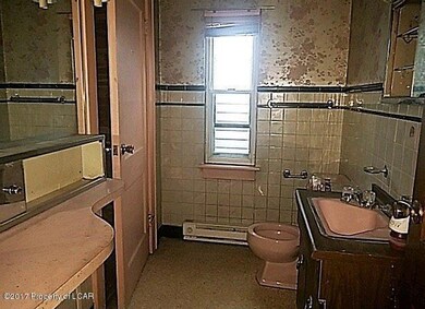 594 Freemont Ct, Hazleton, PA 18201 - photo 5