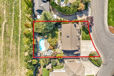 1084 Castlewood Dr, Medford, OR 97504 - photo 5