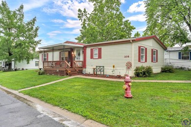 208 SE 48th St, Topeka, KS 66609 - photo 2