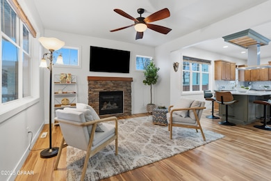 1516 Walnut St, Grand Forks, ND 58201 - photo 3