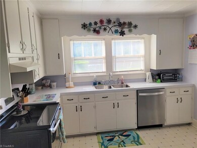 1237 Winslow Ave, Asheboro, NC 27205 - photo 4