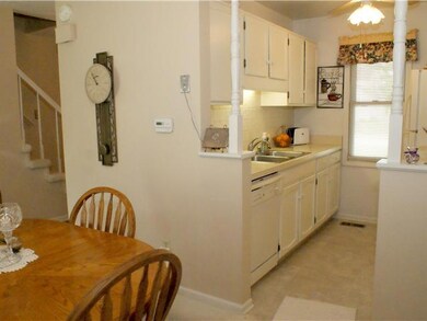 7435 Creekside Dr unit 6, Lansing, MI 48917 - photo 6