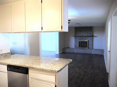 KITCHEN/SITTING ROOM