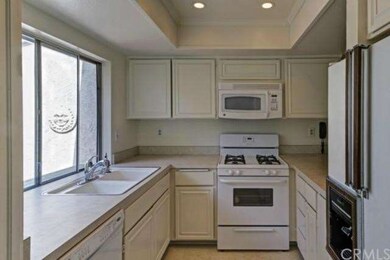 Light and bright kitchen!