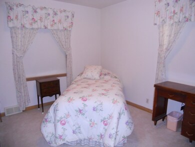 335 E Parkview Ave, Elmhurst, IL 60126 - photo 6