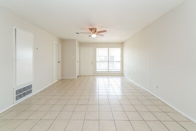 4021 Briar Hollow Dr unit 4, Dickinson, TX 77539 - photo 2
