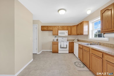 174 Stonefield Dr unit 36, Waterbury, CT 06705 - photo 5