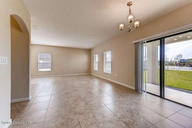 Summit C-small-003-4-Dining Room-666x445