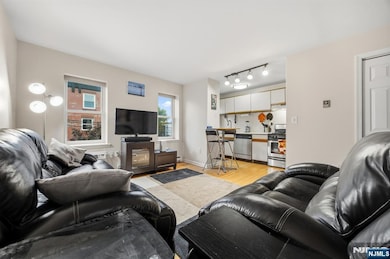 152 6th St unit 4, Hoboken, NJ 07030 - photo 4