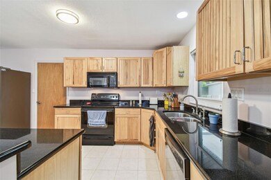 Kitchen w/Granite Countertops